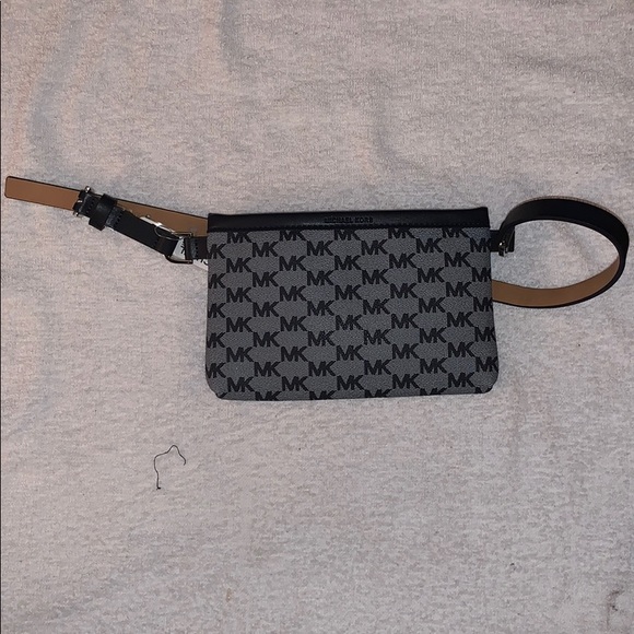 Michael kors fannypack - Picture 4 of 4